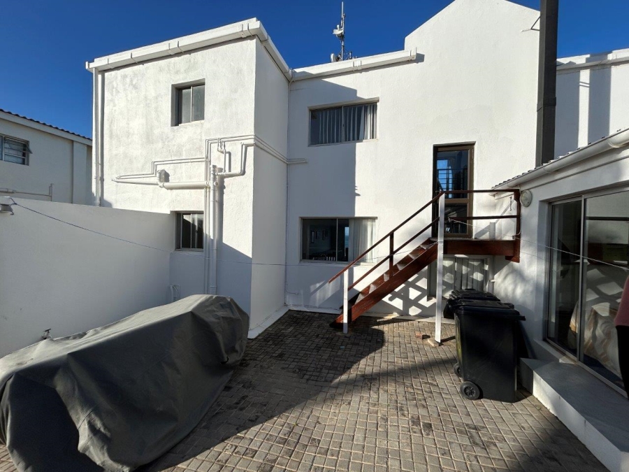 7 Bedroom Property for Sale in Wavecrest Eastern Cape